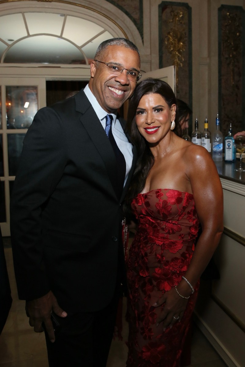 Posando con mi esposo en el evento 